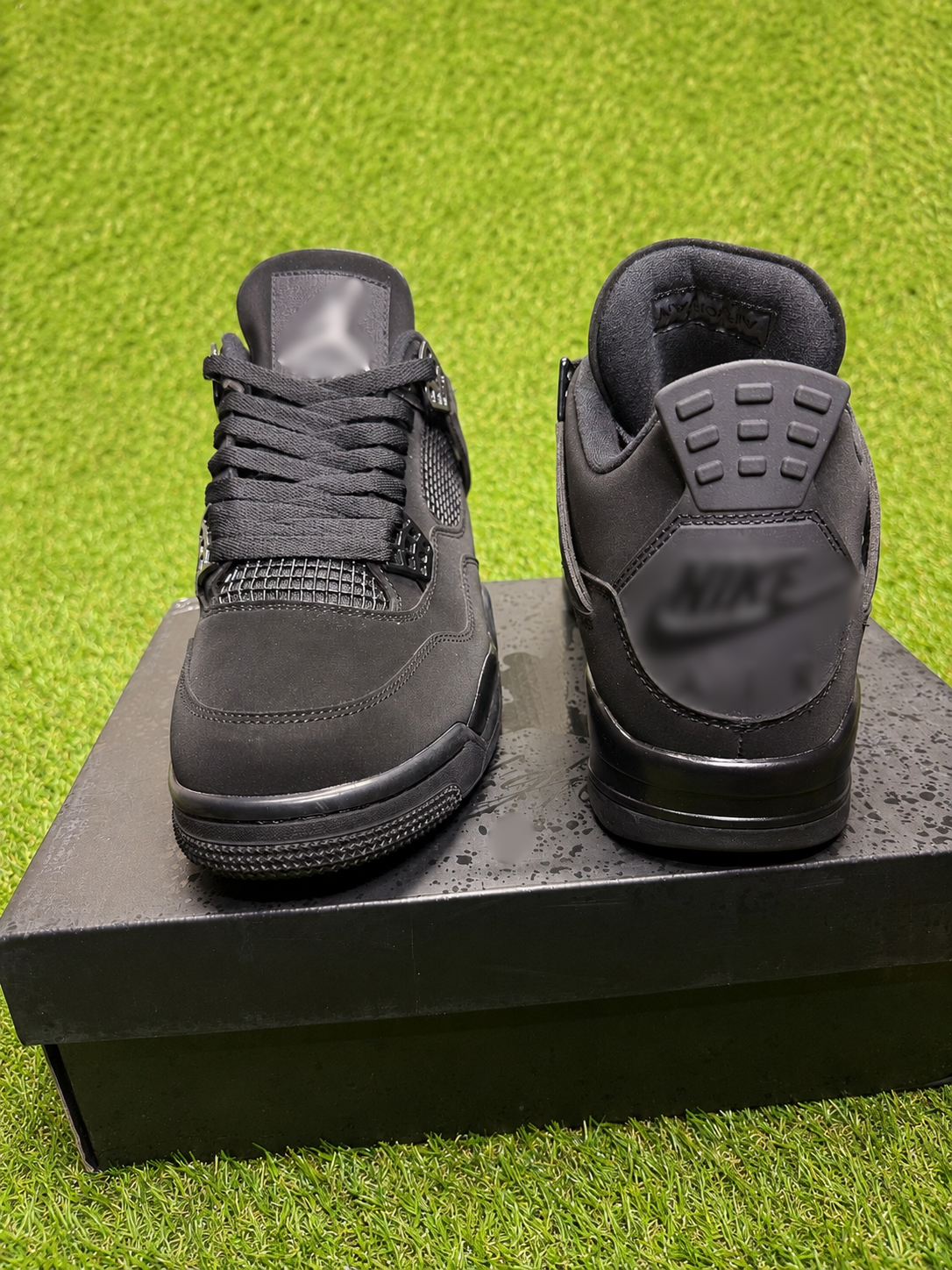Blak kat 4’s