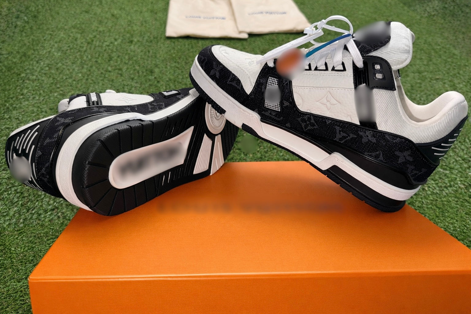 𝐋𝐨𝐮𝐞𝐯𝐚𝐧𝐭𝐞 𝐒𝐡𝐨𝐞𝐬